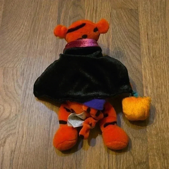 Disney Store Tigger Halloween Plush - Picture 4 of 5